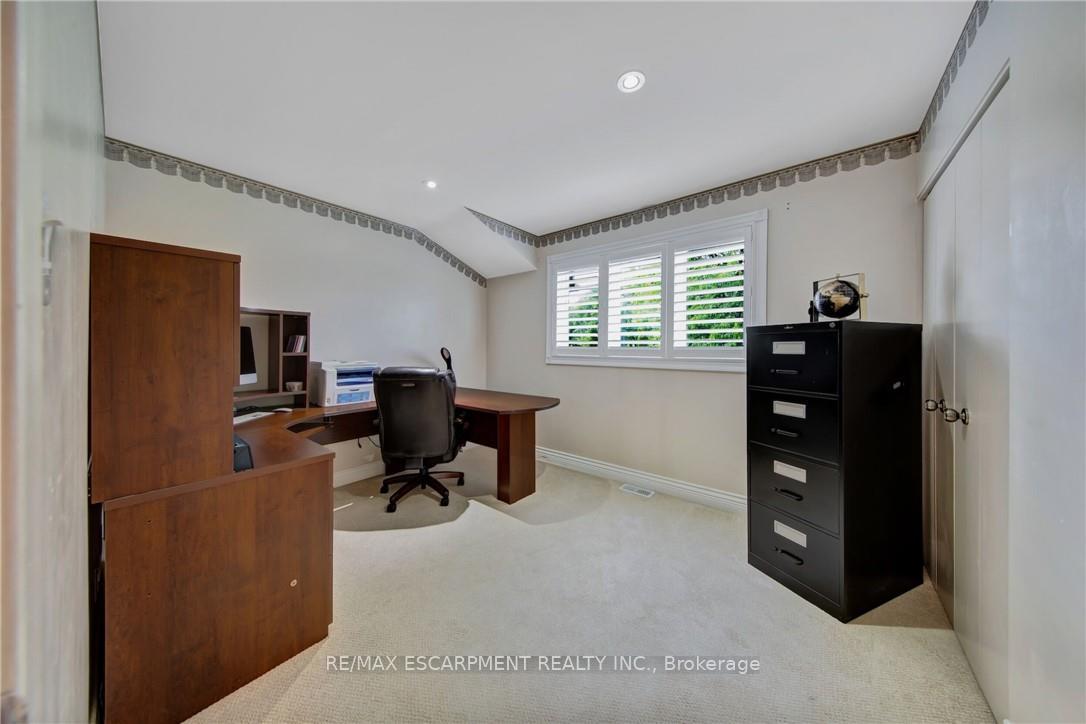 Photo 25 of 2284 Mansfield Drive, Burlington, Tyandaga — HOMEH