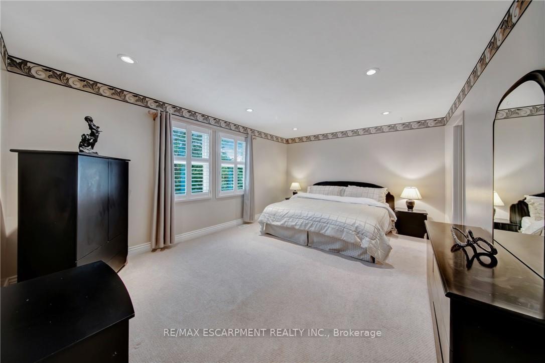 Photo 26 of 2284 Mansfield Drive, Burlington, Tyandaga — HOMEH