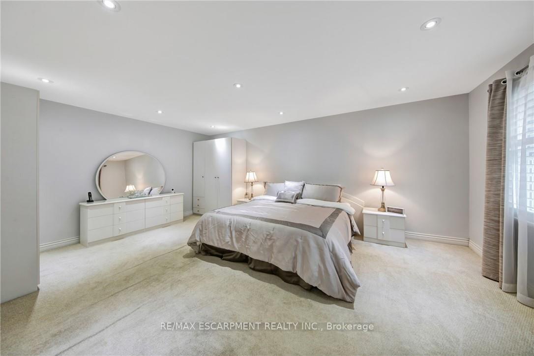 Photo 28 of 2284 Mansfield Drive, Burlington, Tyandaga — HOMEH