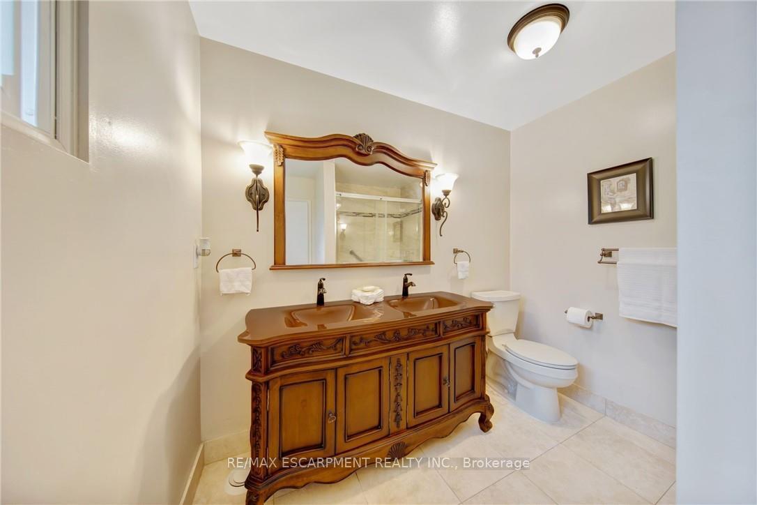 Photo 29 of 2284 Mansfield Drive, Burlington, Tyandaga — HOMEH