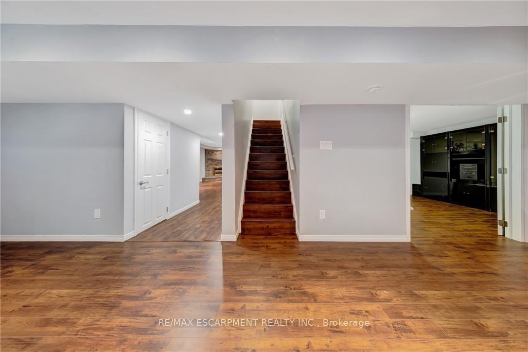 Photo 32 of 2284 Mansfield Drive, Burlington, Tyandaga — HOMEH