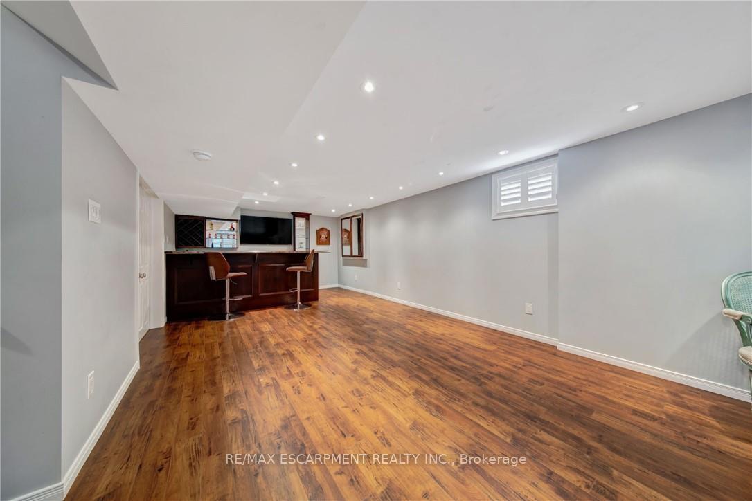 Photo 33 of 2284 Mansfield Drive, Burlington, Tyandaga — HOMEH