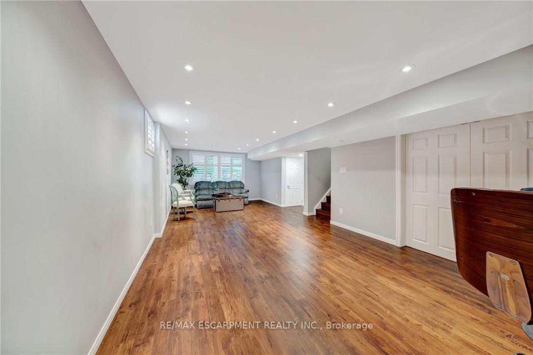 Photo 35 of 2284 Mansfield Drive, Burlington, Tyandaga — HOMEH
