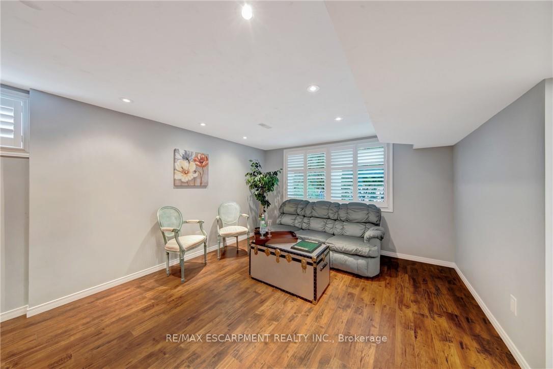 Photo 37 of 2284 Mansfield Drive, Burlington, Tyandaga — HOMEH