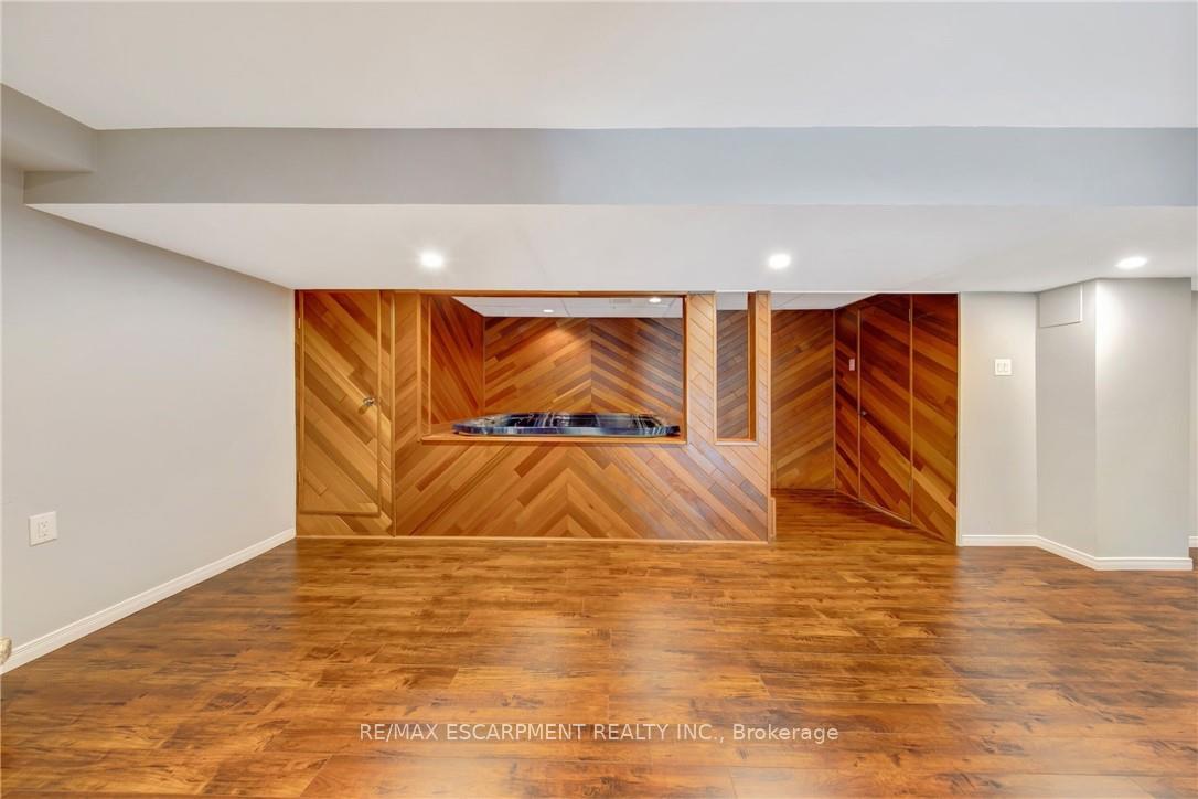 Photo 40 of 2284 Mansfield Drive, Burlington, Tyandaga — HOMEH