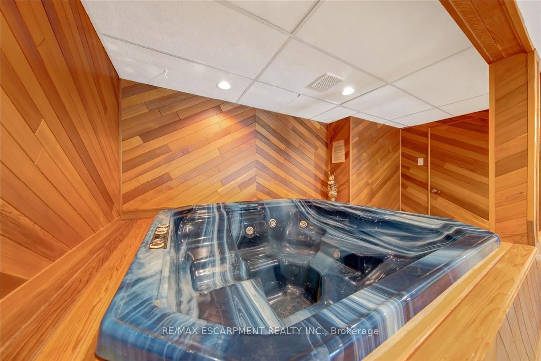 Photo 41 of 2284 Mansfield Drive, Burlington, Tyandaga — HOMEH