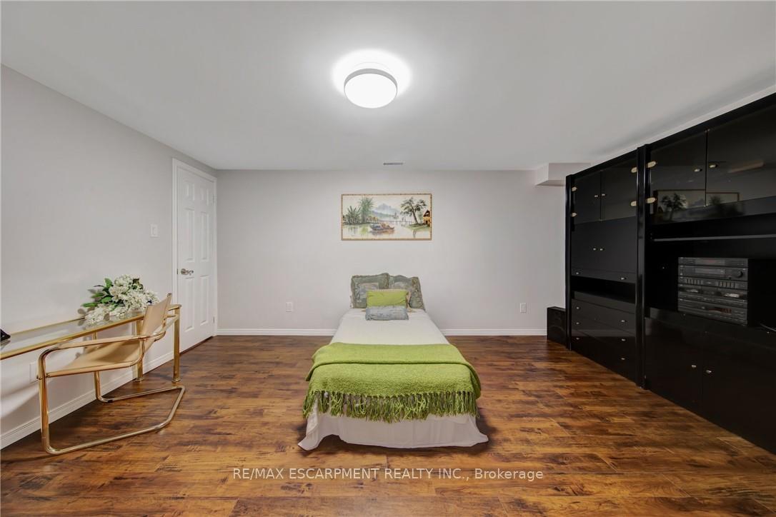 Photo 42 of 2284 Mansfield Drive, Burlington, Tyandaga — HOMEH