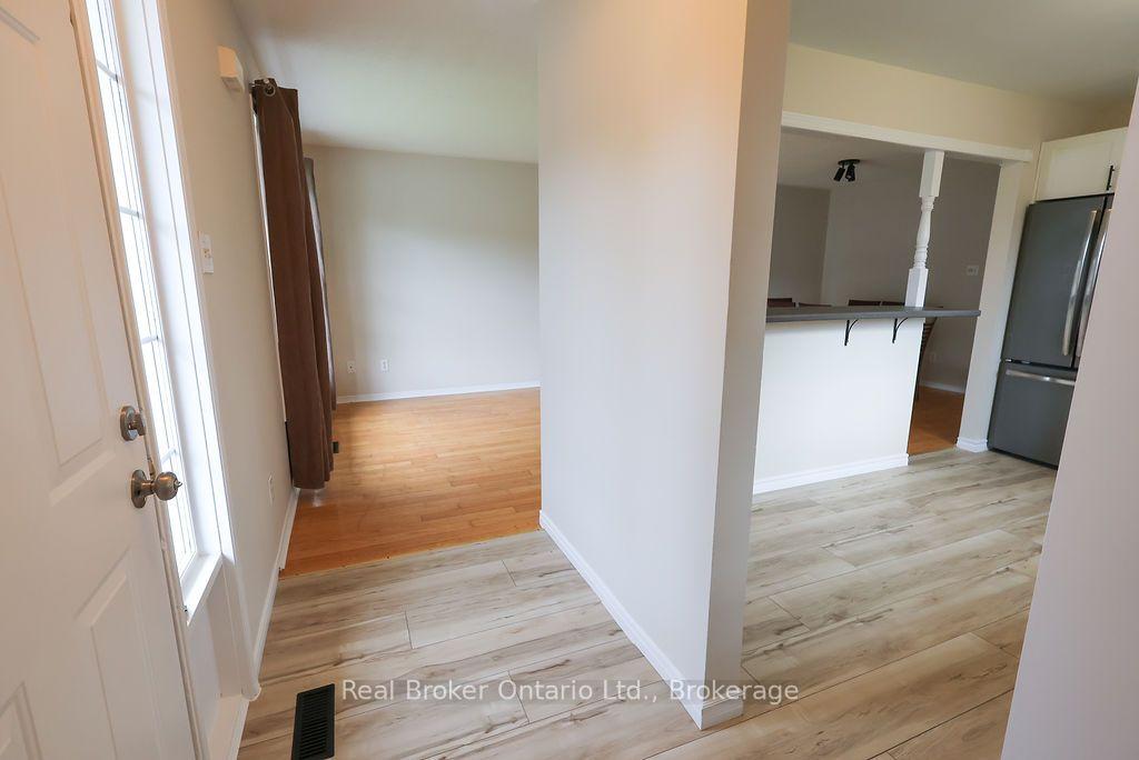 Photo 5 of 342 Fleming Drive, London, East D — HOMEH