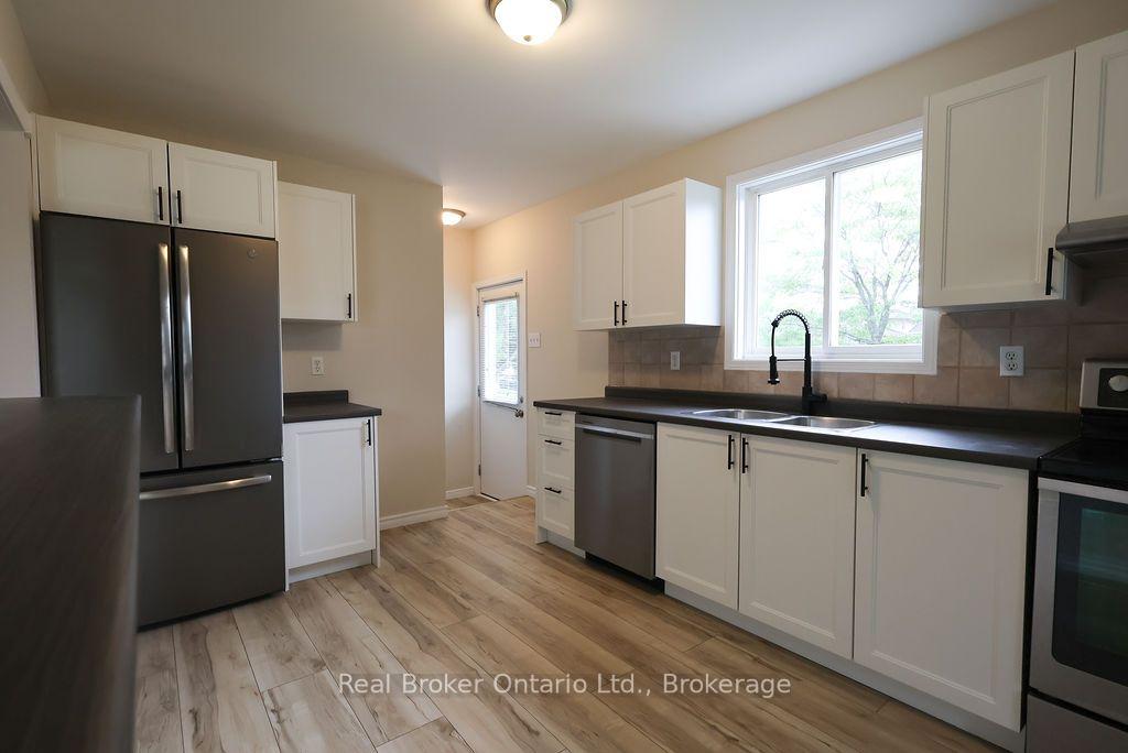 Photo 7 of 342 Fleming Drive, London, East D — HOMEH