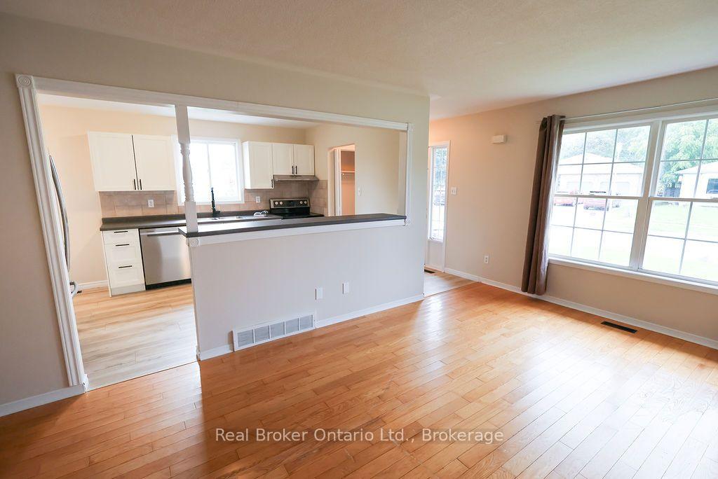 Photo 10 of 342 Fleming Drive, London, East D — HOMEH