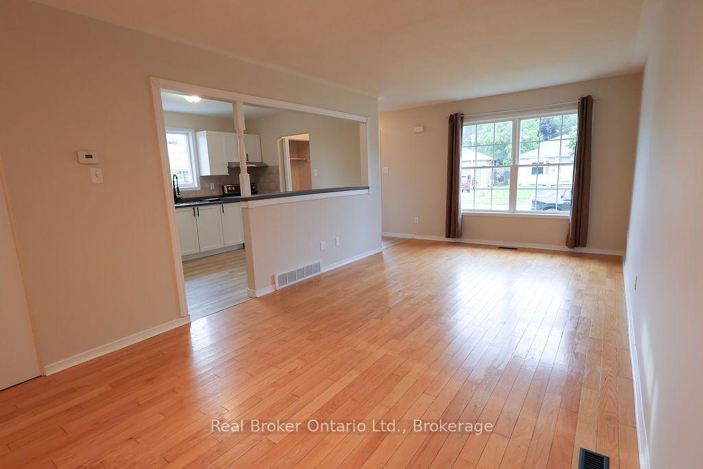 Photo 11 of 342 Fleming Drive, London, East D — HOMEH