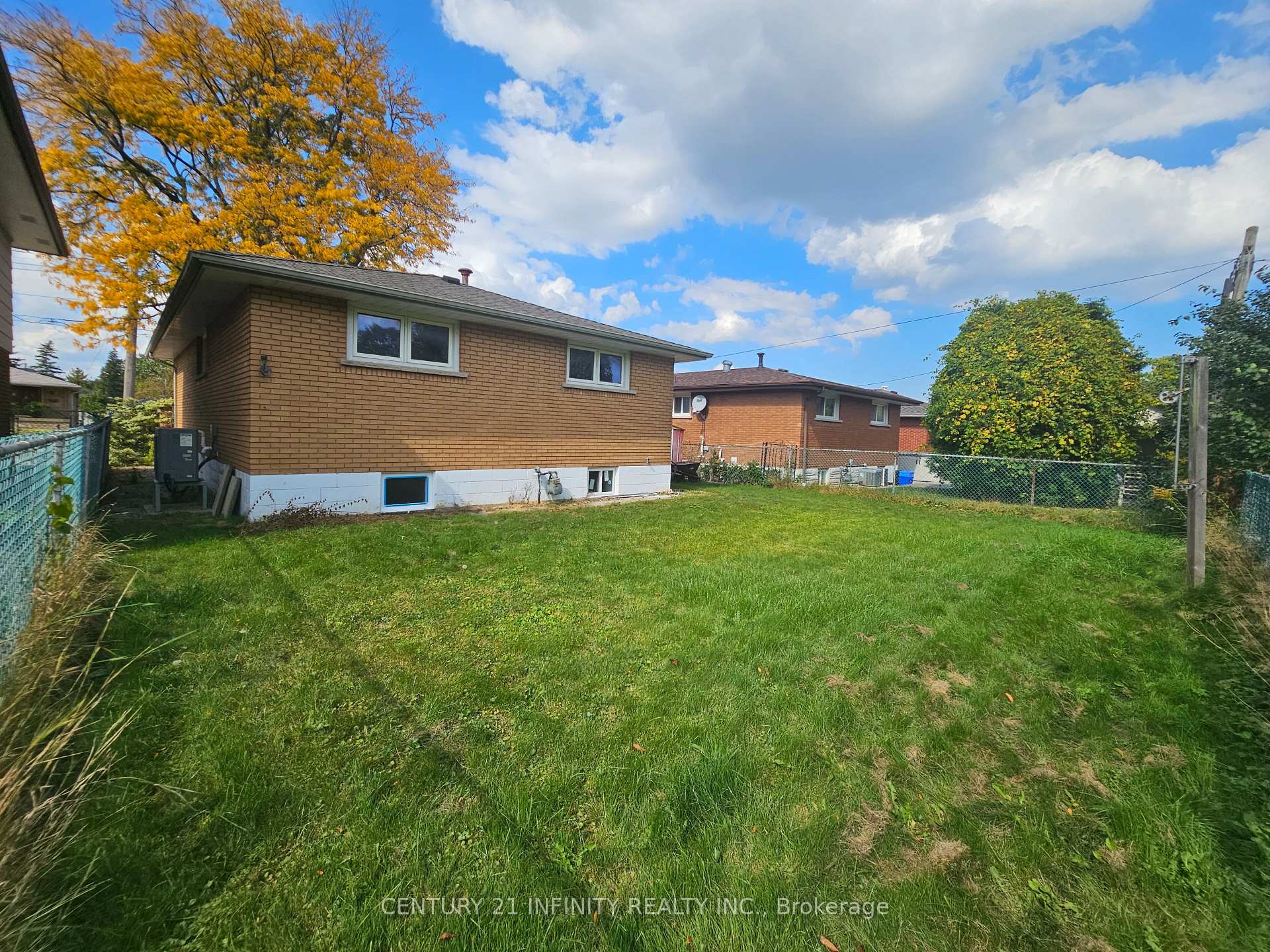 Photo 3 of Unit 2, 109 Purdy Crescent, Hamilton, Greeningdon — HOMEH