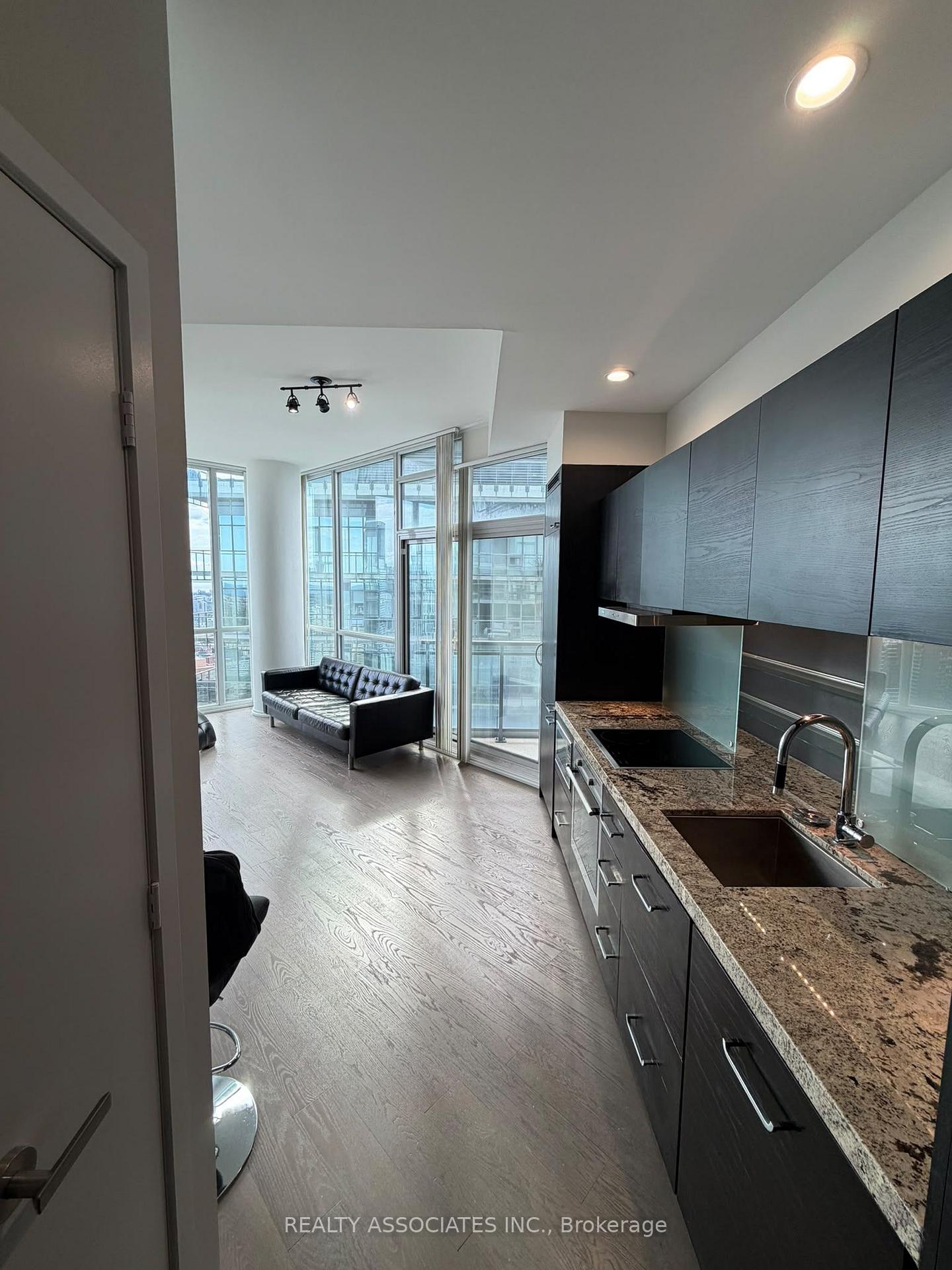 Photo 3 of Unit 5202, 45 Charles Street E, Toronto, Church-Yonge Corridor — HOMEH