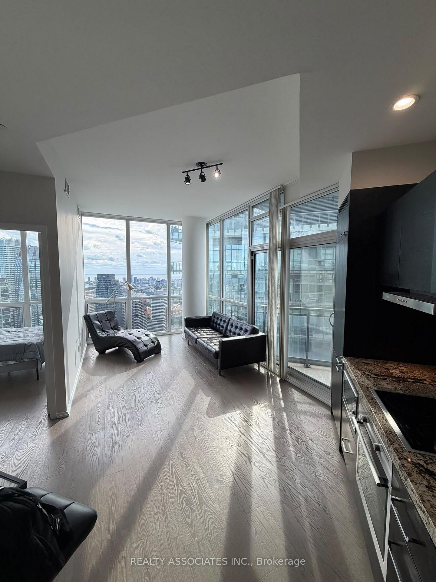 Photo 4 of Unit 5202, 45 Charles Street E, Toronto, Church-Yonge Corridor — HOMEH
