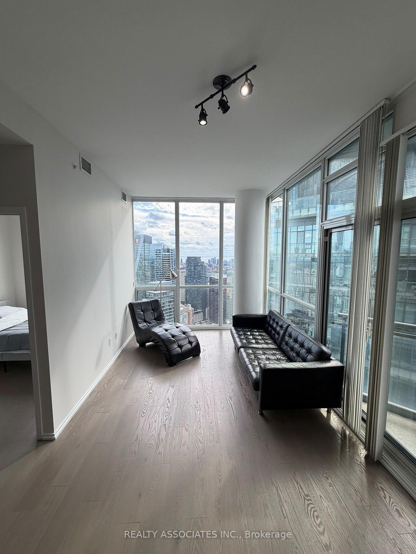 Photo 5 of Unit 5202, 45 Charles Street E, Toronto, Church-Yonge Corridor — HOMEH