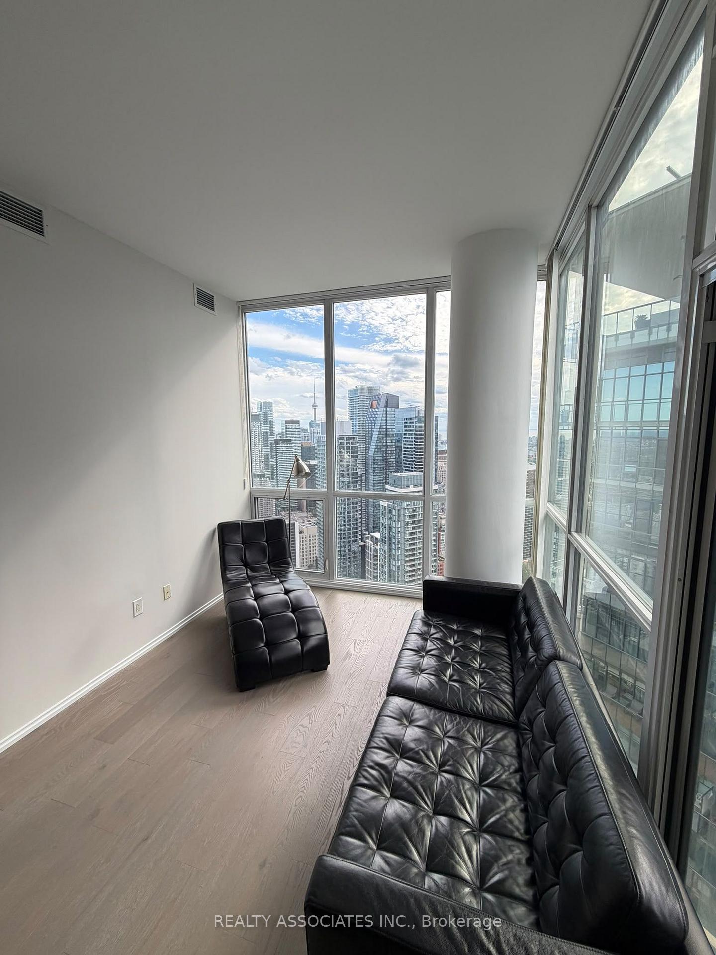 Photo 6 of Unit 5202, 45 Charles Street E, Toronto, Church-Yonge Corridor — HOMEH