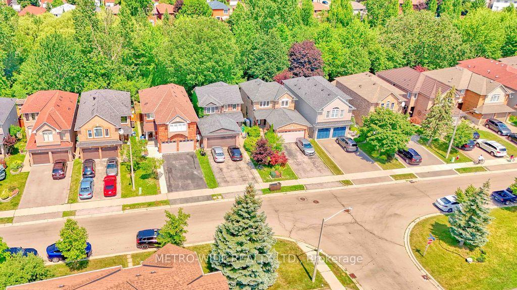 Photo 2 of 3706 Forest Bluff Crescent, Mississauga, Lisgar — HOMEH