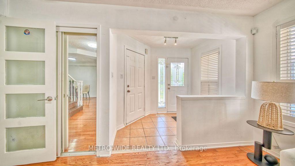 Photo 3 of 3706 Forest Bluff Crescent, Mississauga, Lisgar — HOMEH