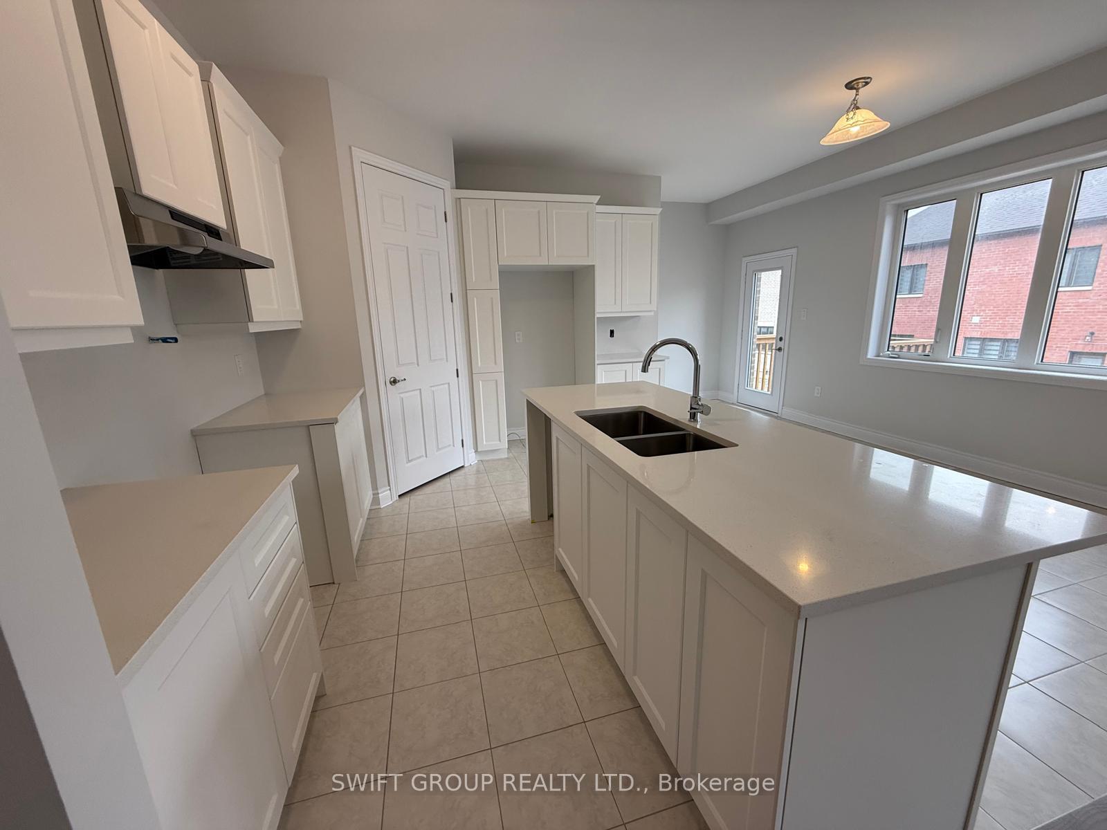 Photo 10 of 31 Keyworth Crescent, Brampton, Sandringham-Wellington North — HOMEH