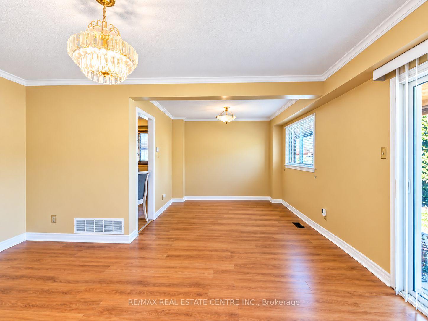 Photo 10 of 1537 Cuthbert Avenue, Mississauga, East Credit — HOMEH