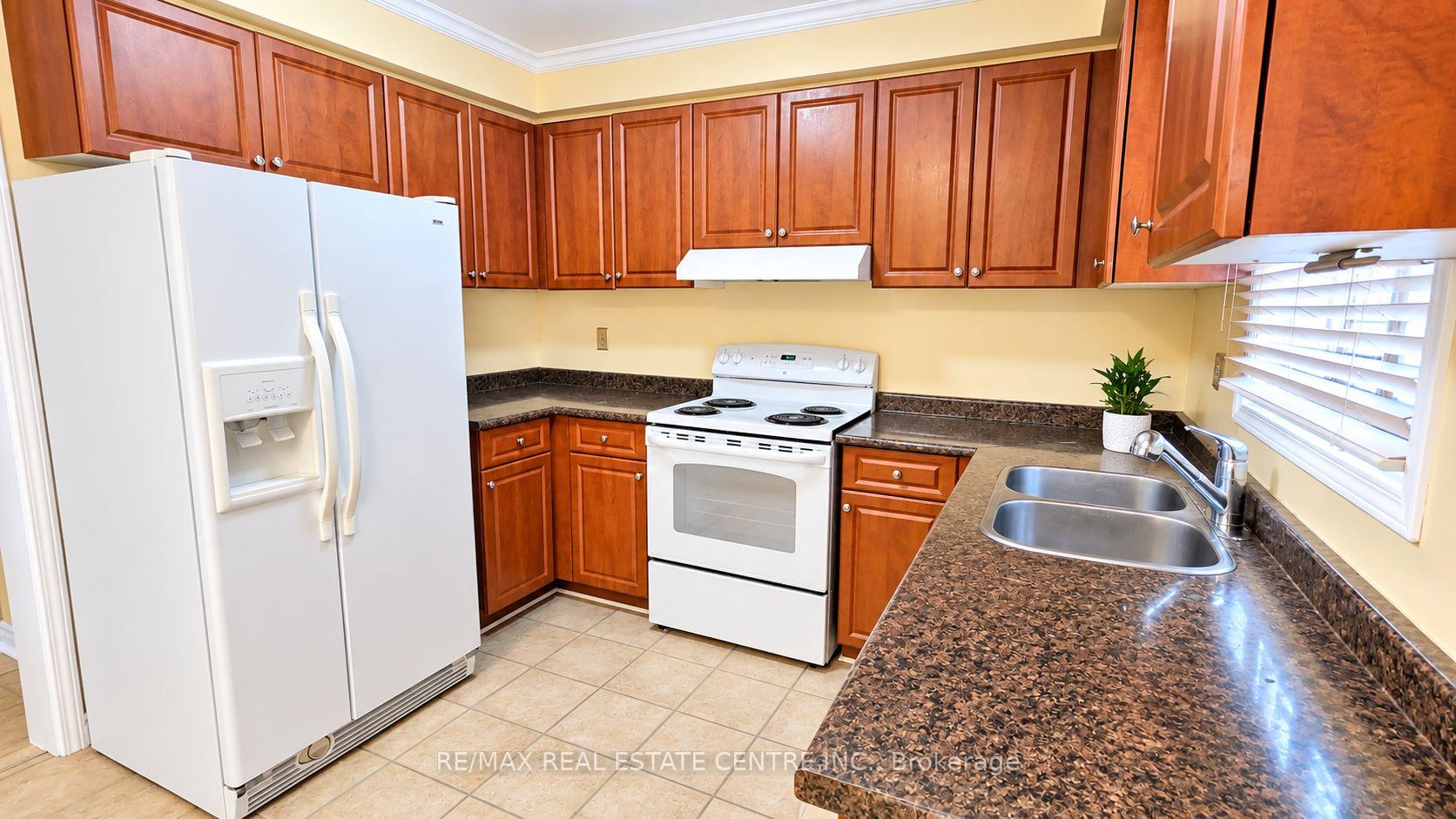 Photo 14 of 1537 Cuthbert Avenue, Mississauga, East Credit — HOMEH