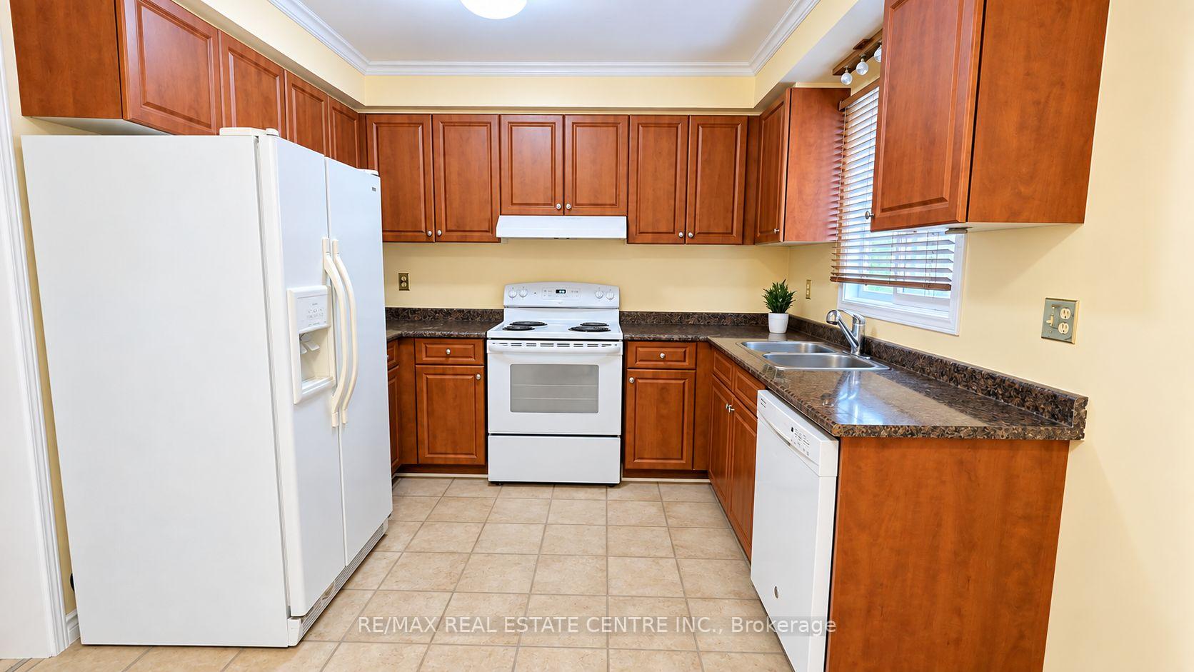 Photo 11 of 1537 Cuthbert Avenue, Mississauga, East Credit — HOMEH