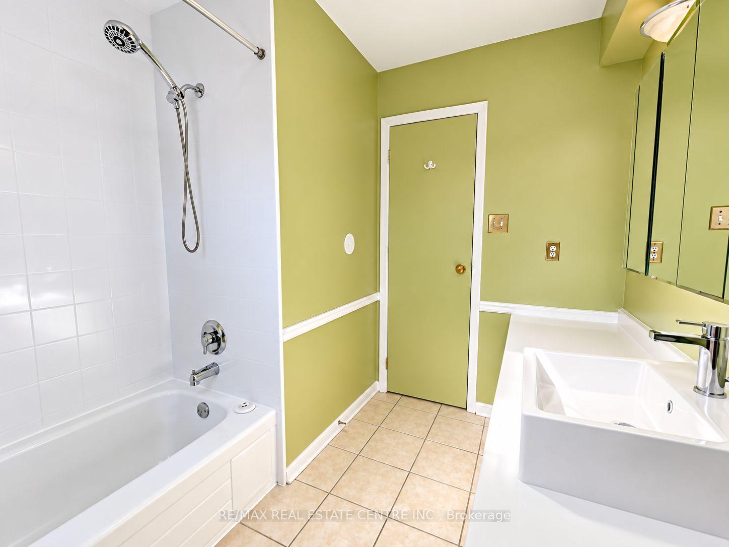 Photo 24 of 1537 Cuthbert Avenue, Mississauga, East Credit — HOMEH