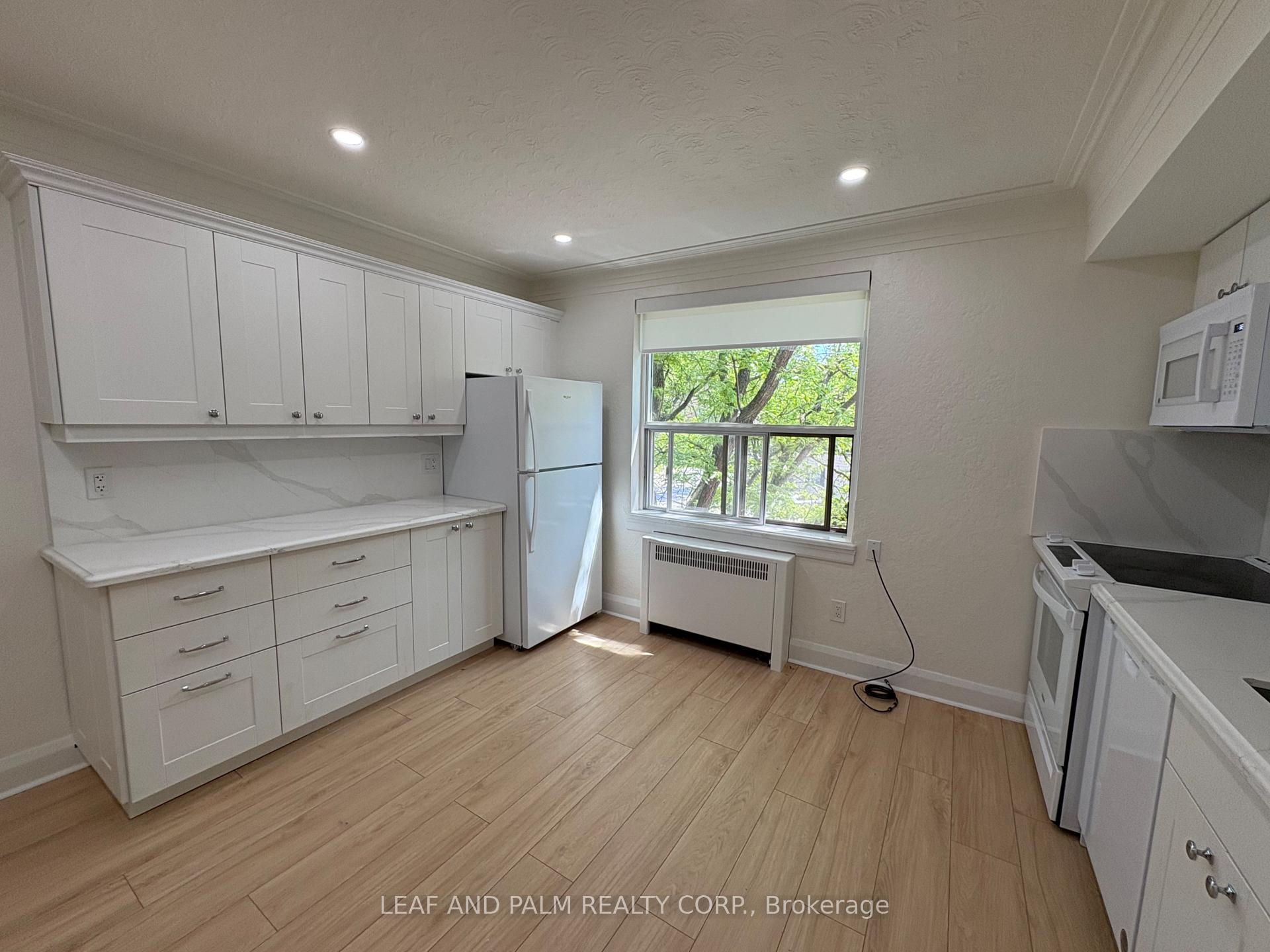 Photo 5 of Unit 48, 870 Millwood Road, Toronto, Leaside — HOMEH
