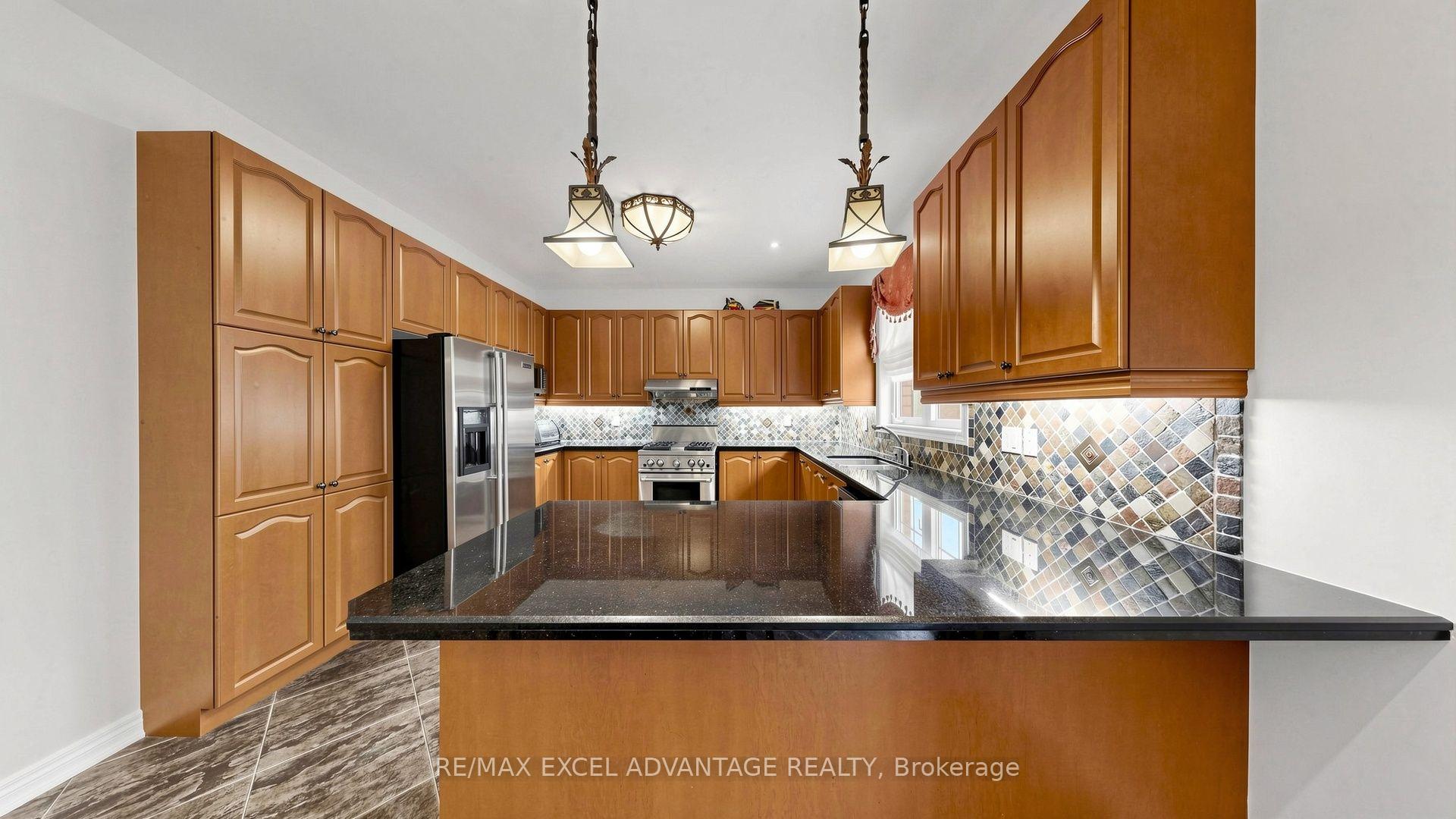 Photo 3 of 42 Adastra Crescent, Markham, Victoria Manor-Jennings Gate — HOMEH