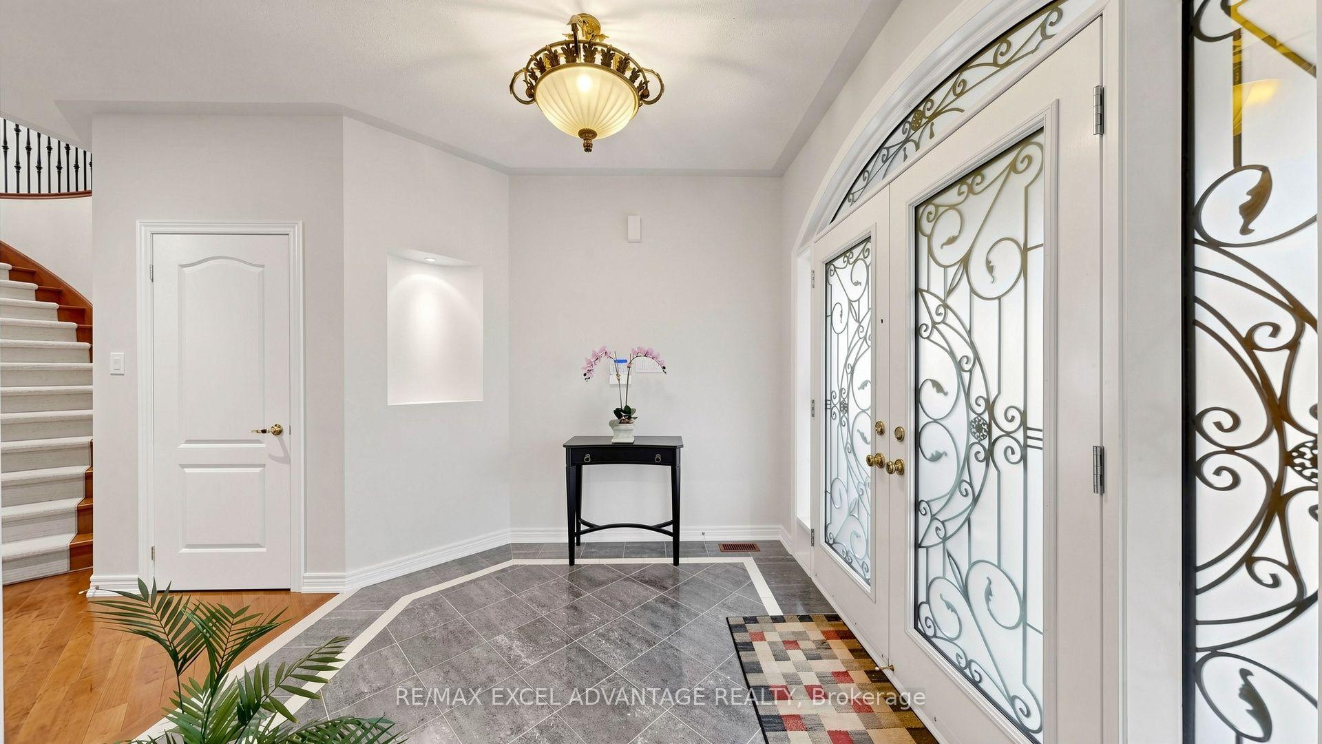 Photo 5 of 42 Adastra Crescent, Markham, Victoria Manor-Jennings Gate — HOMEH