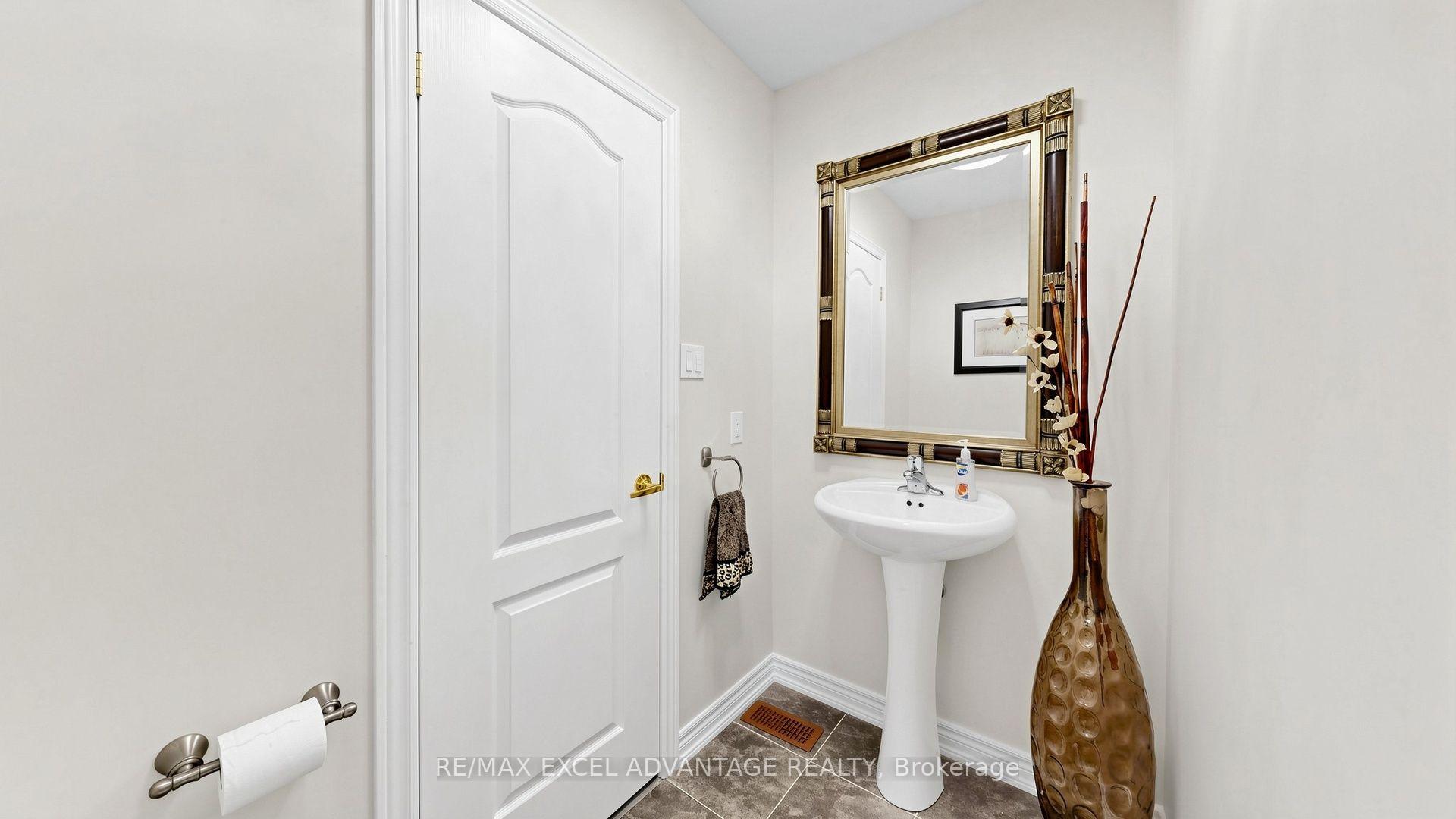 Photo 14 of 42 Adastra Crescent, Markham, Victoria Manor-Jennings Gate — HOMEH