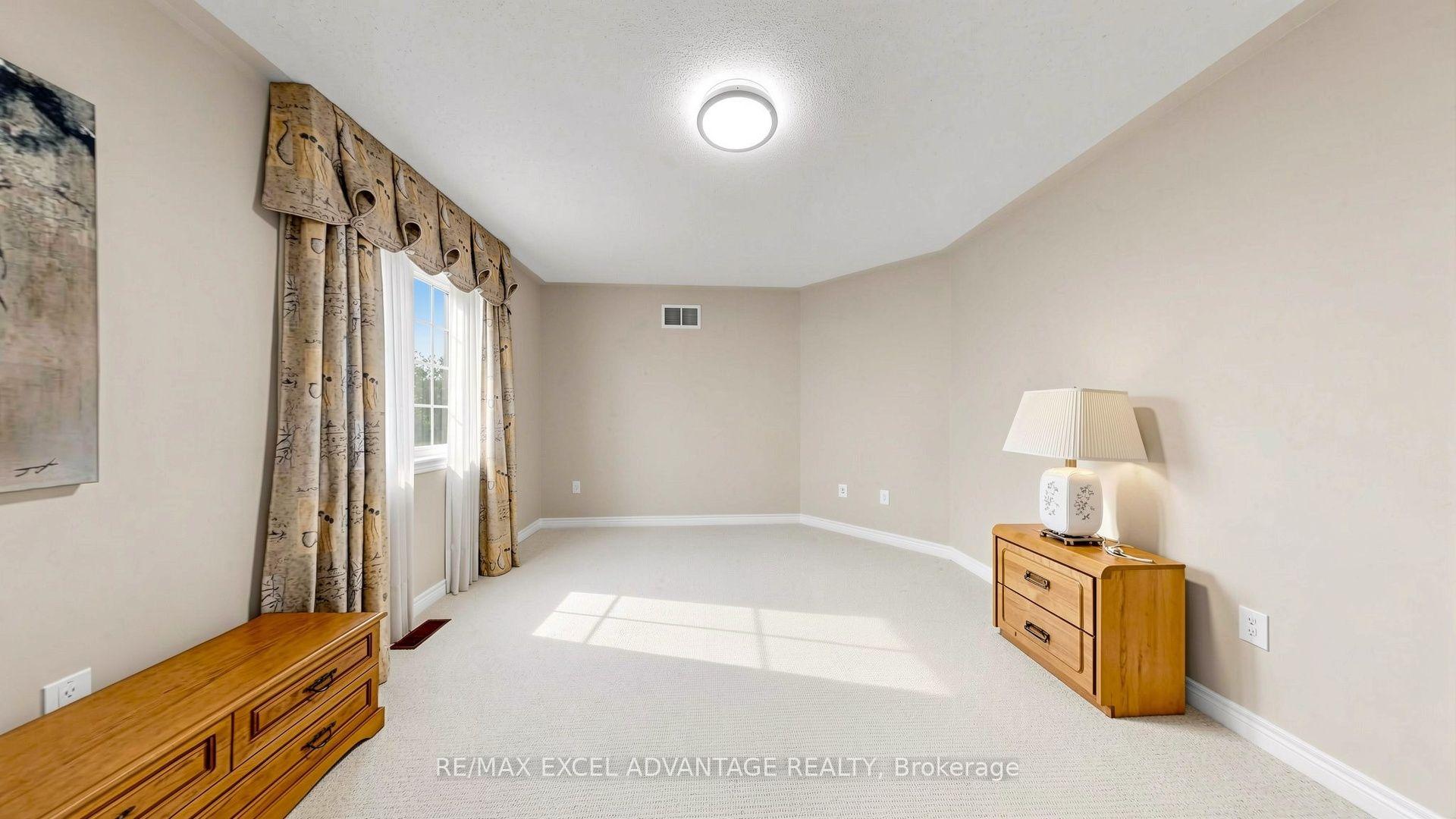 Photo 32 of 42 Adastra Crescent, Markham, Victoria Manor-Jennings Gate — HOMEH