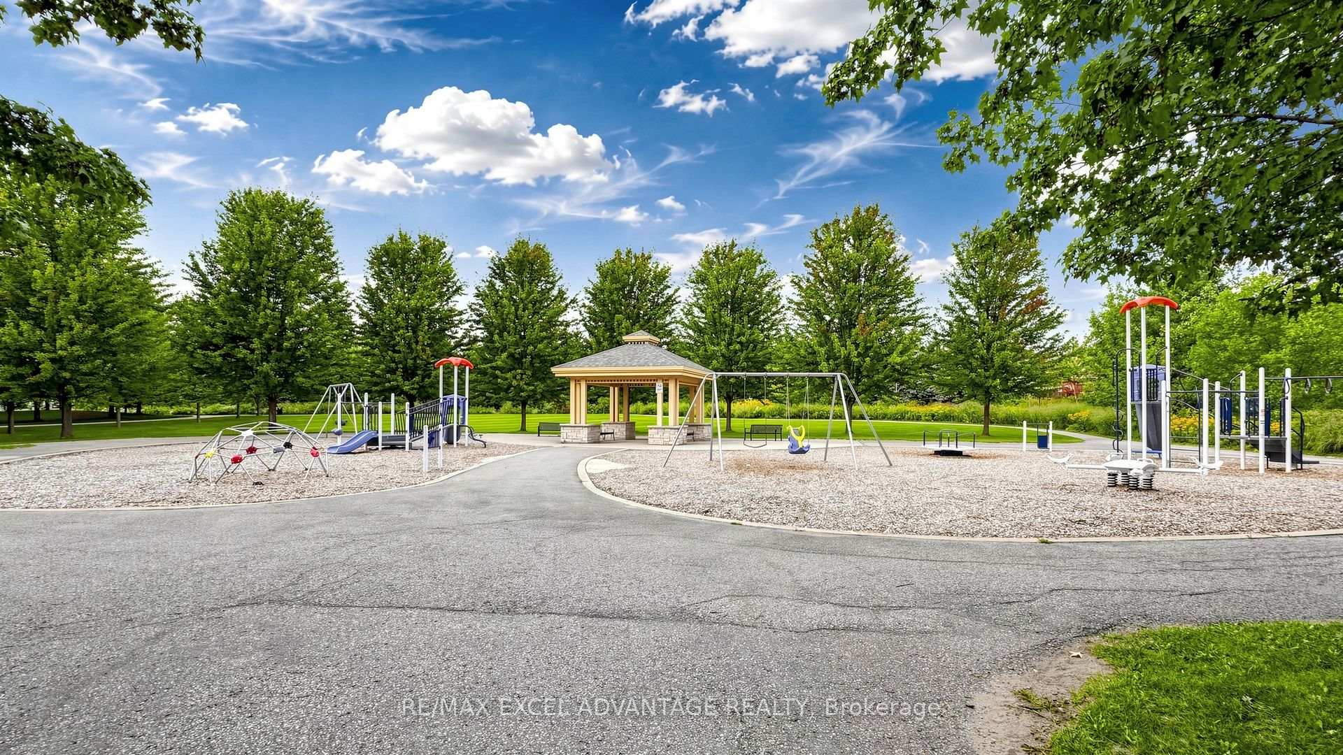 Photo 43 of 42 Adastra Crescent, Markham, Victoria Manor-Jennings Gate — HOMEH