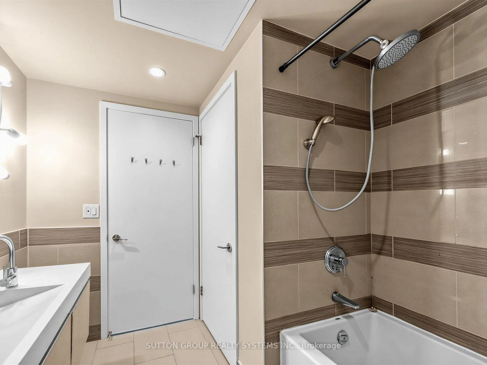 Photo 19 of Unit 907, 70 Distillery Lane, Toronto, Waterfront Communities — HOMEH