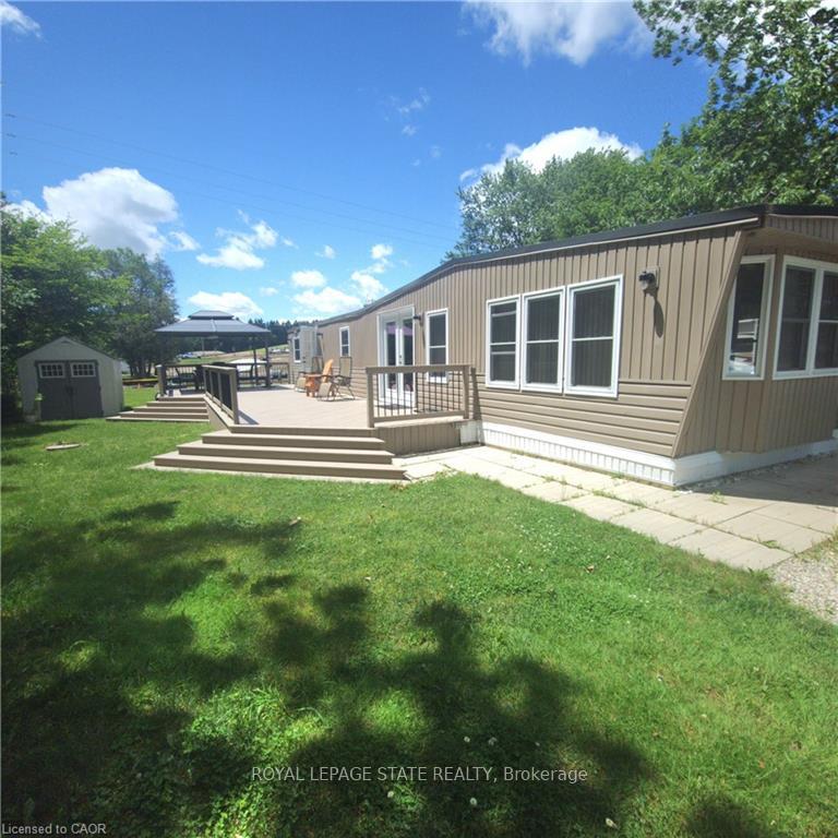 Photo 2 of Unit 158, 580 Beavercreek Road, Waterloo, Columbia Forest — HOMEH