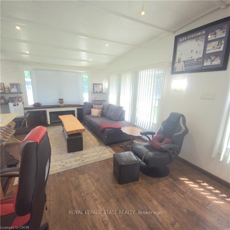 Photo 8 of Unit 158, 580 Beavercreek Road, Waterloo, Columbia Forest — HOMEH