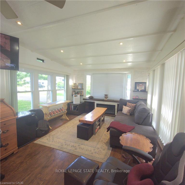 Photo 9 of Unit 158, 580 Beavercreek Road, Waterloo, Columbia Forest — HOMEH