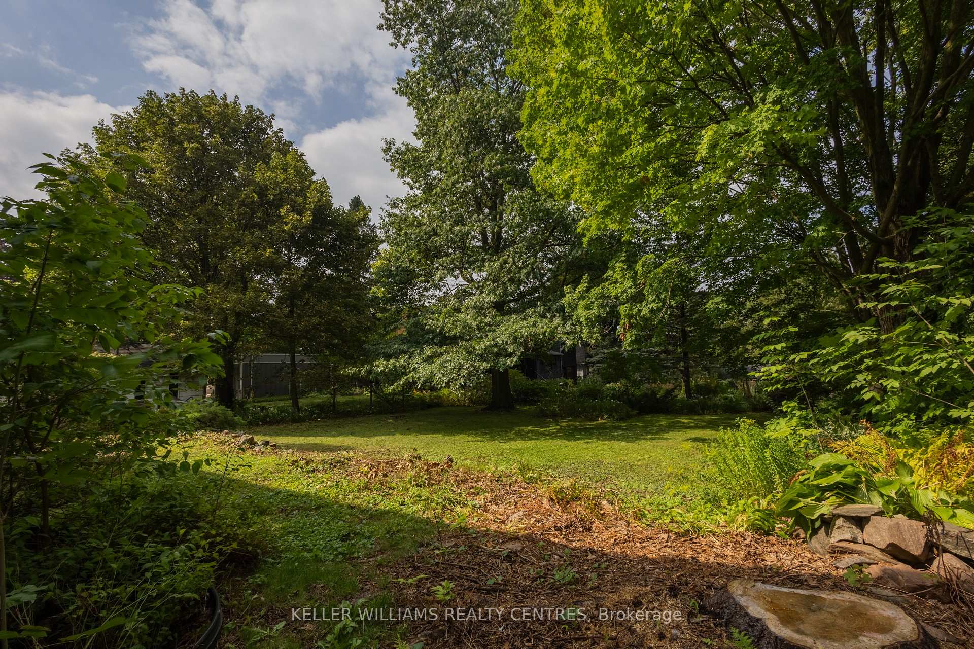 Photo 5 of 34 Cousins Drive, Aurora, Aurora Village — HOMEH
