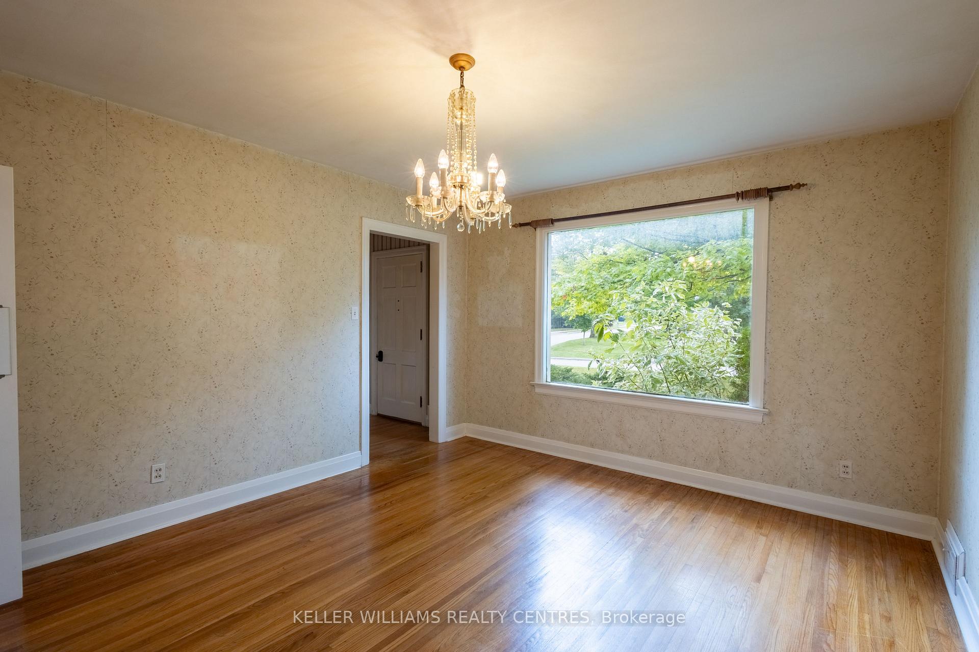 Photo 8 of 34 Cousins Drive, Aurora, Aurora Village — HOMEH