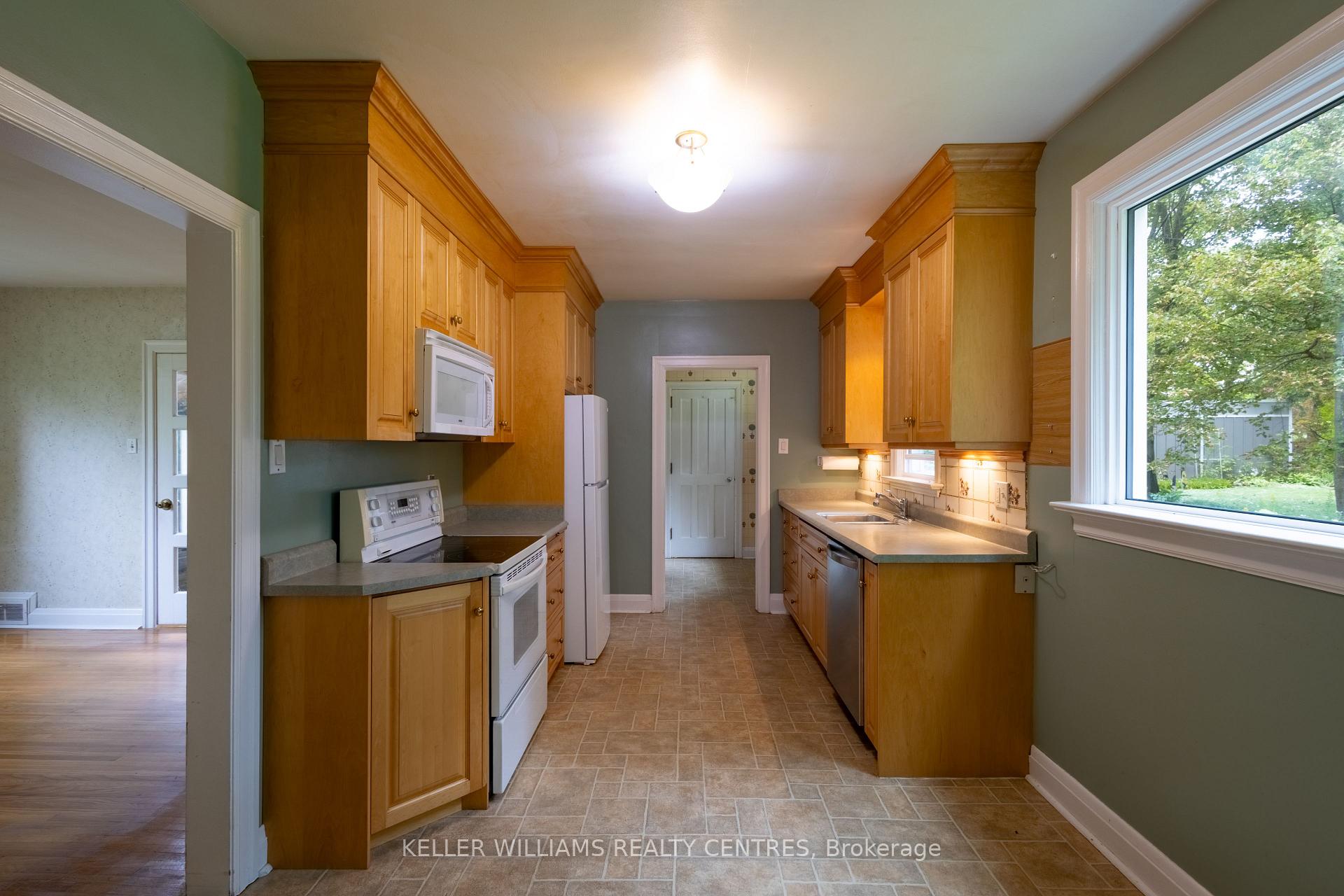 Photo 9 of 34 Cousins Drive, Aurora, Aurora Village — HOMEH