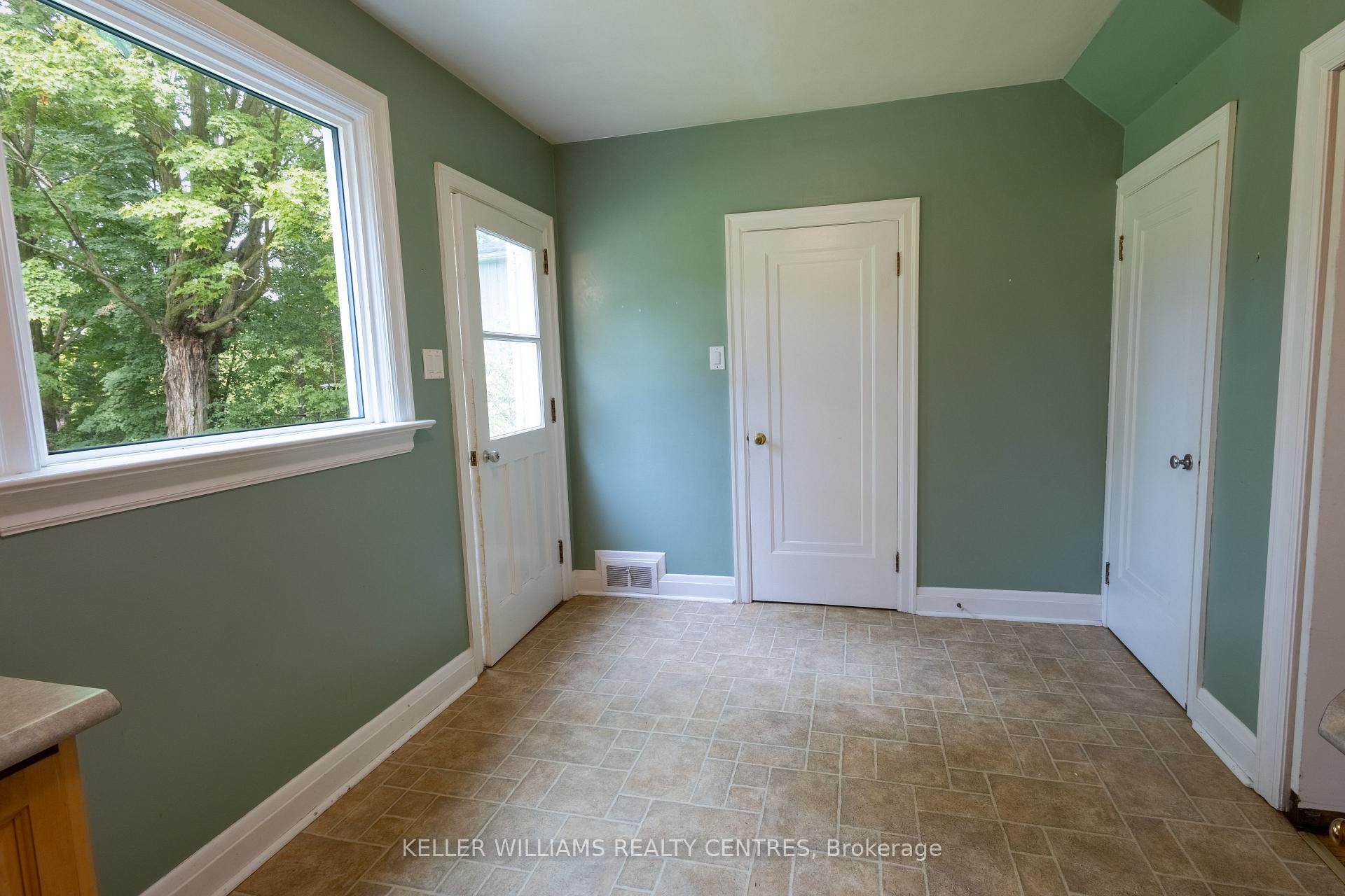 Photo 10 of 34 Cousins Drive, Aurora, Aurora Village — HOMEH