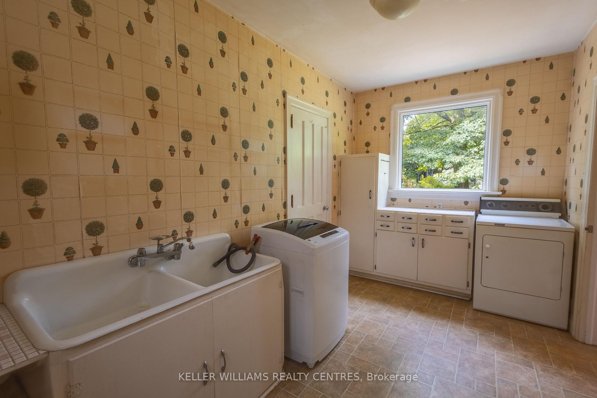 Photo 11 of 34 Cousins Drive, Aurora, Aurora Village — HOMEH