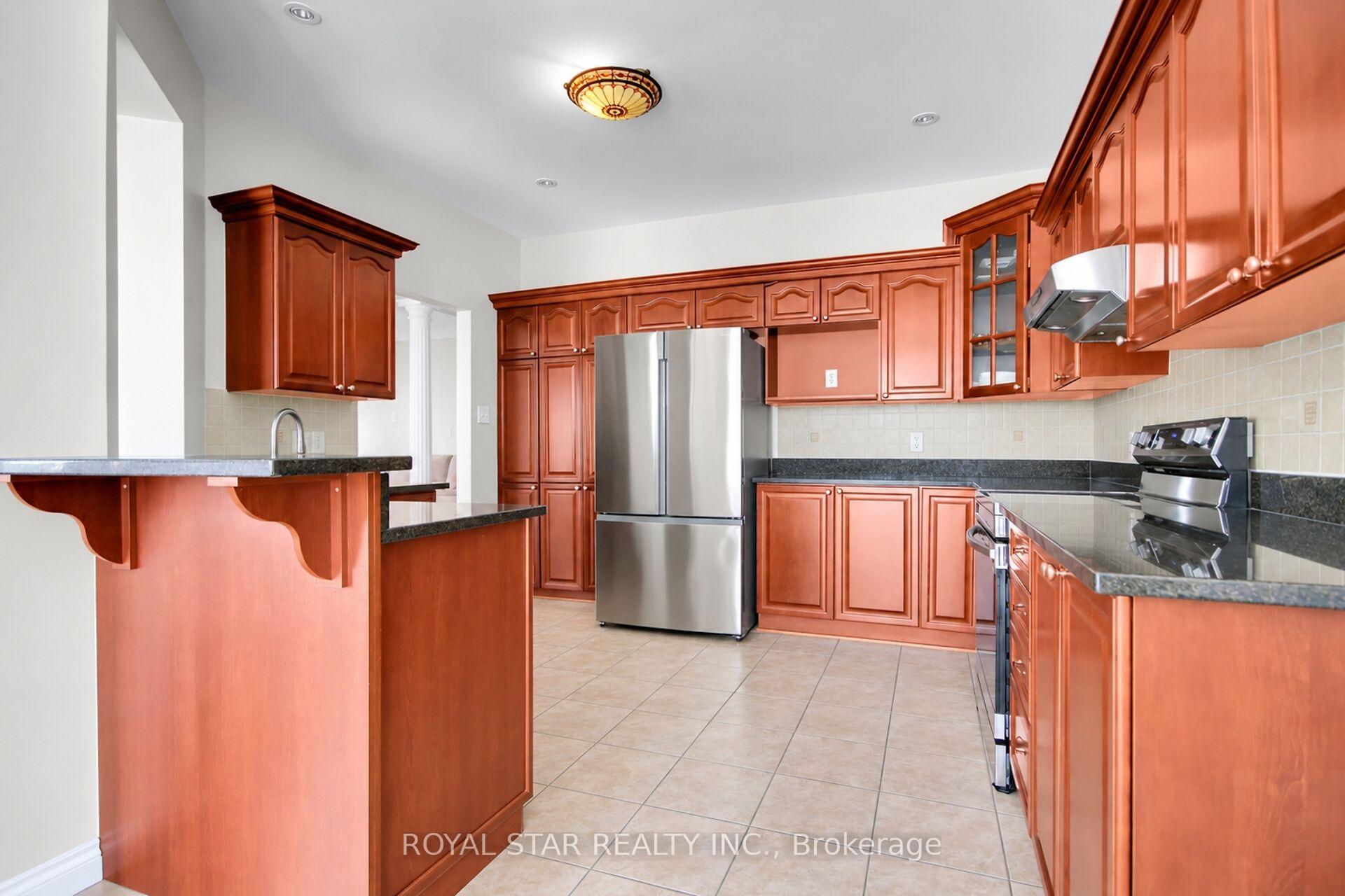 Photo 6 of 512 Stonechurch Way, Ottawa, Barrhaven - Cedargrove/Fraserdale — HOMEH
