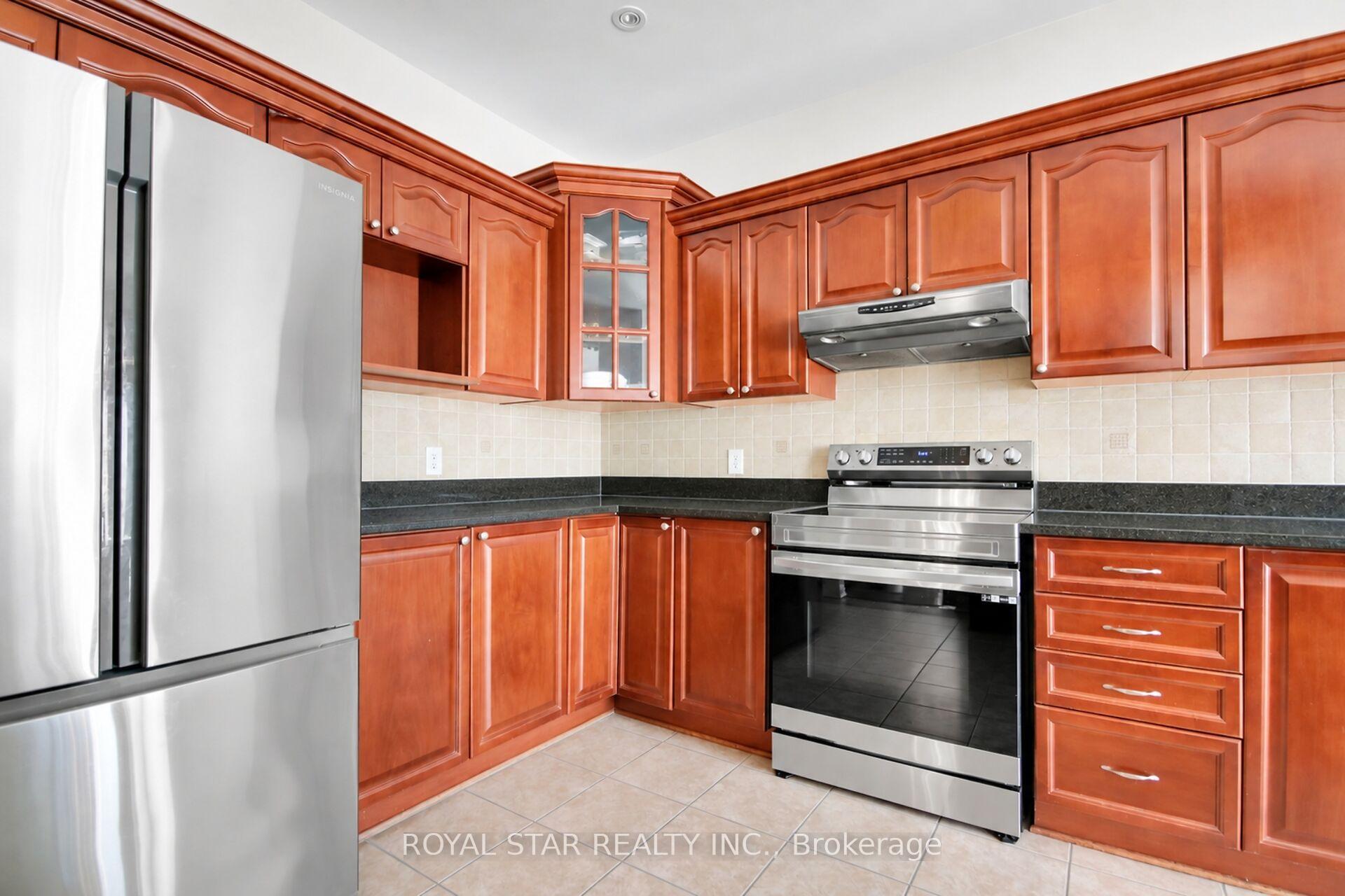 Photo 8 of 512 Stonechurch Way, Ottawa, Barrhaven - Cedargrove/Fraserdale — HOMEH