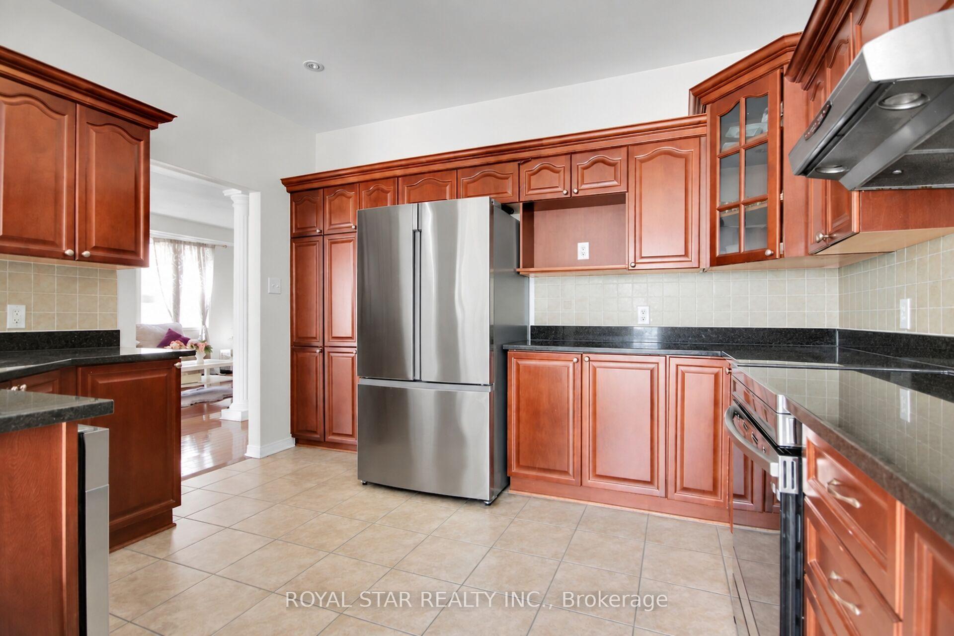 Photo 9 of 512 Stonechurch Way, Ottawa, Barrhaven - Cedargrove/Fraserdale — HOMEH