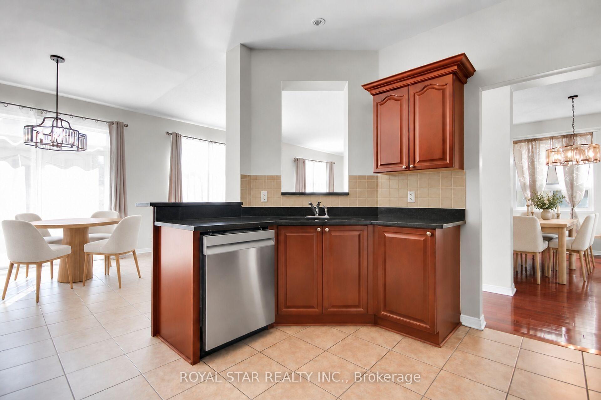 Photo 10 of 512 Stonechurch Way, Ottawa, Barrhaven - Cedargrove/Fraserdale — HOMEH