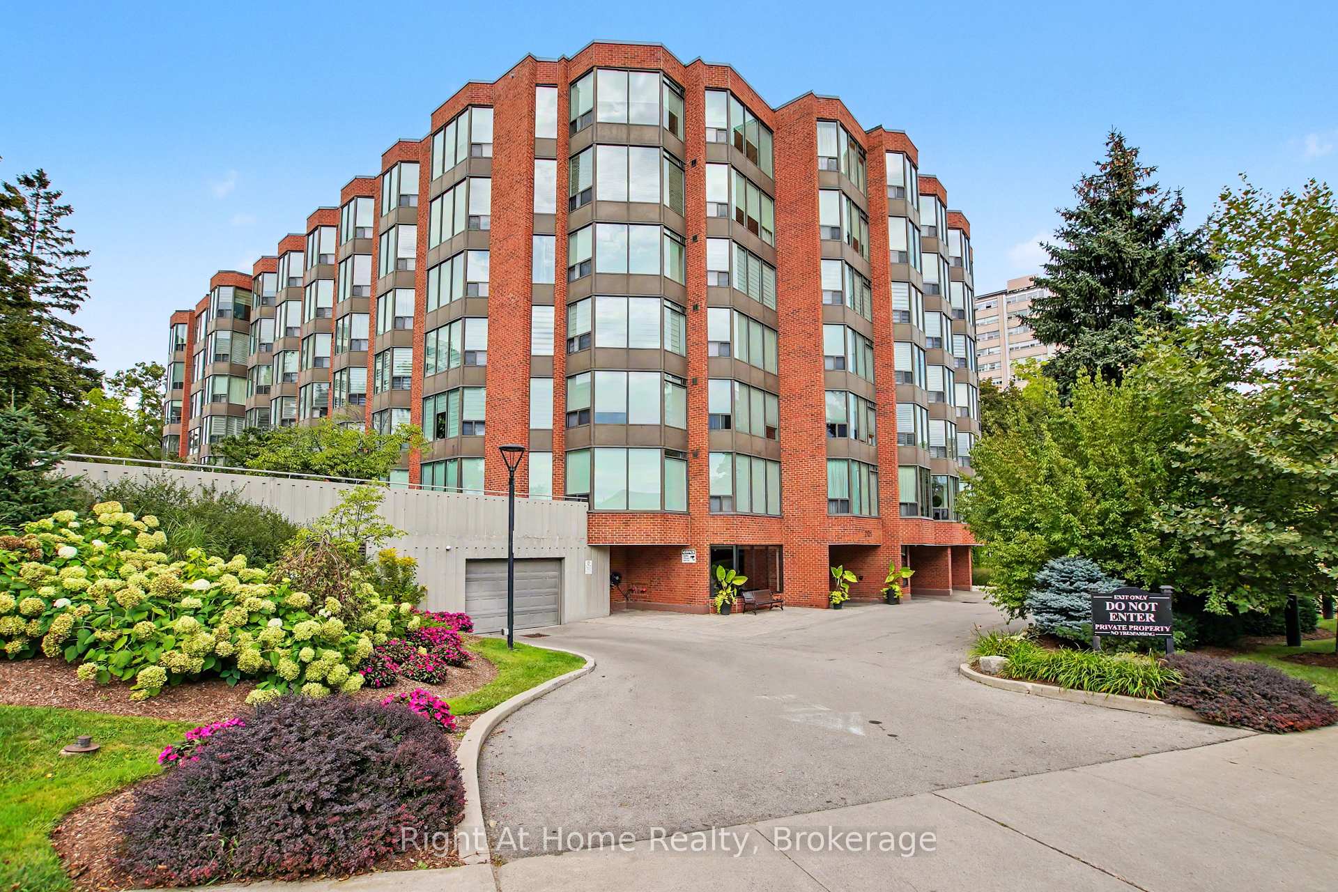 Photo 7 of Unit 603, 2121 Lakeshore Road, Burlington, Brant — HOMEH