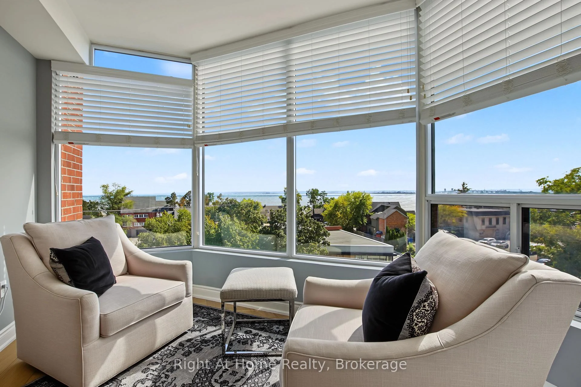 Photo of Unit 603, 2121 Lakeshore Road
