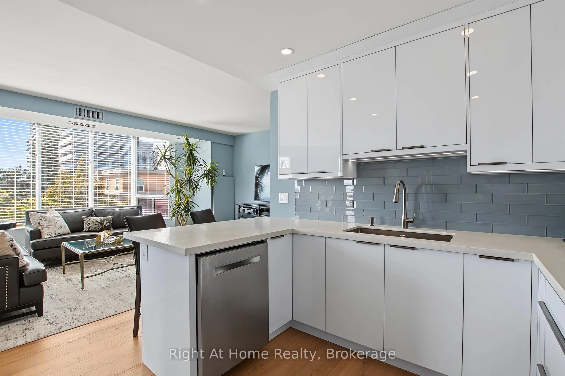 Photo 46 of Unit 603, 2121 Lakeshore Road, Burlington, Brant — HOMEH