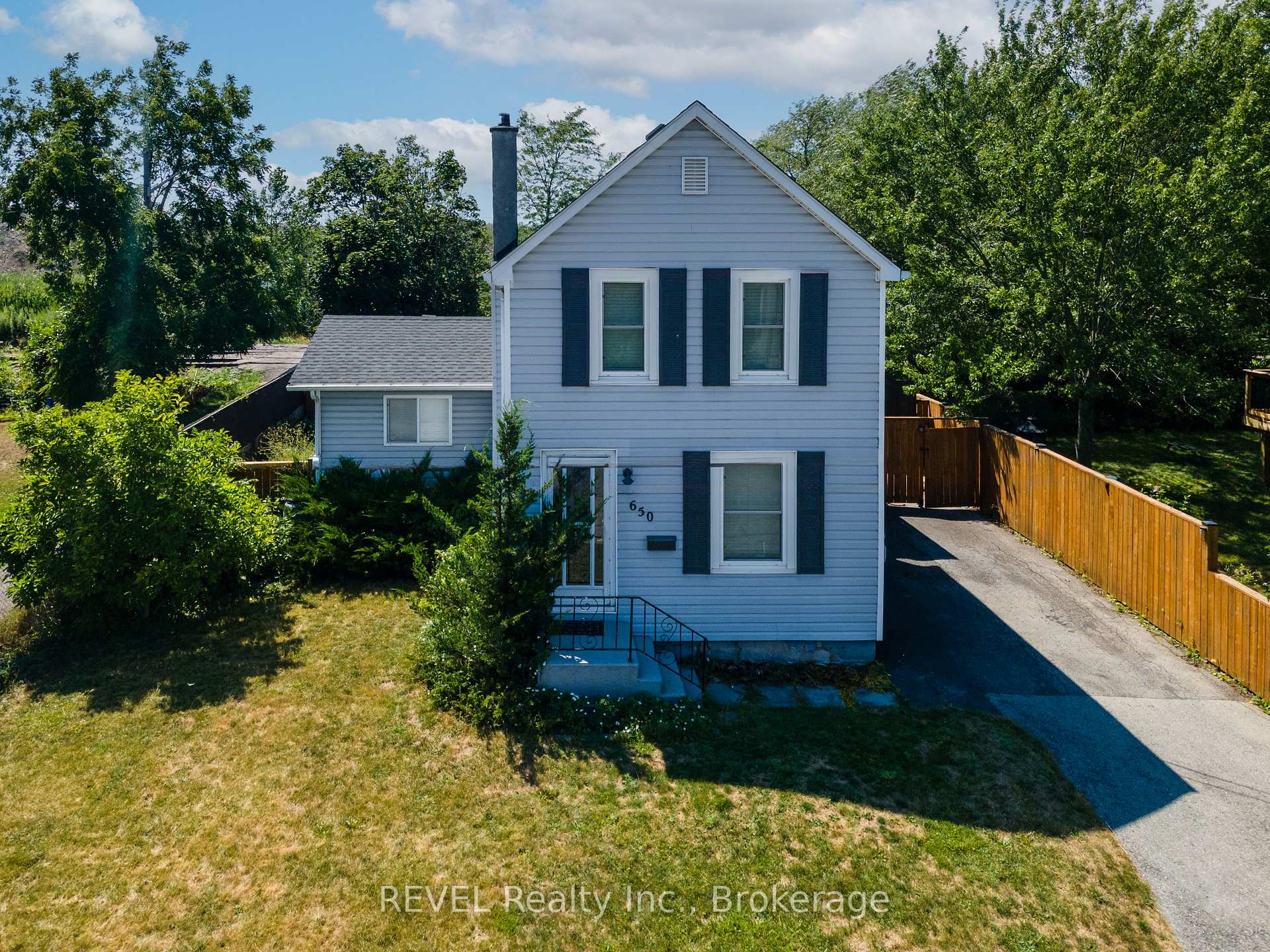 Photo 1 of 650 Deere Street, Welland, Lincoln/Crowland — HOMEH